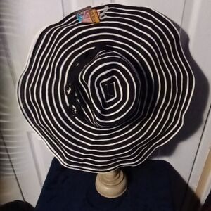 Striped Black and White Women's Sun Hat